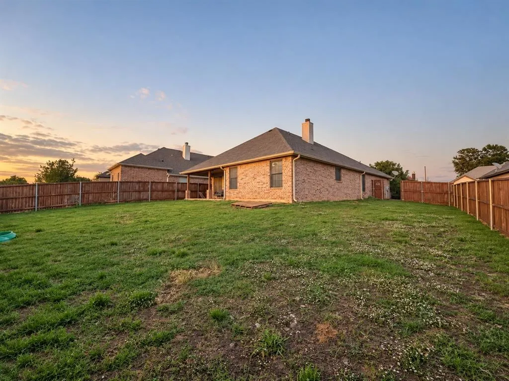 2811 S Lillis Lane