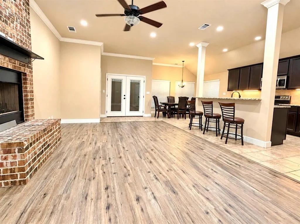 2811 S Lillis Lane