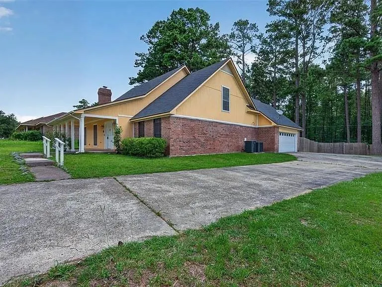 121 Deer Lane