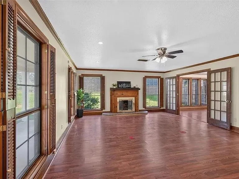 121 Deer Lane