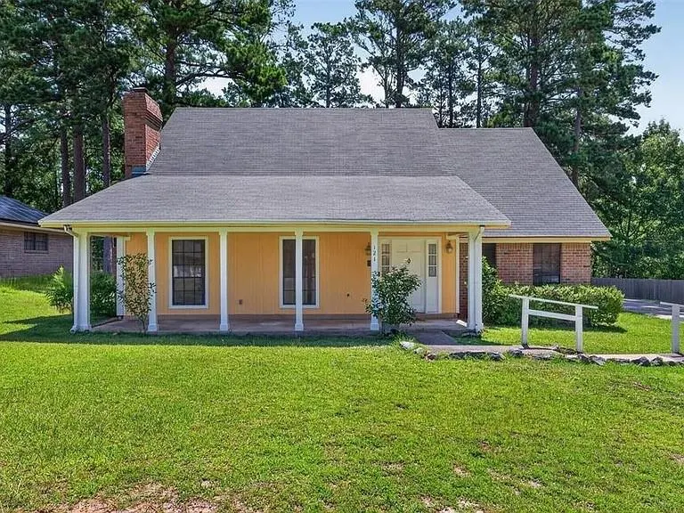 121 Deer Lane