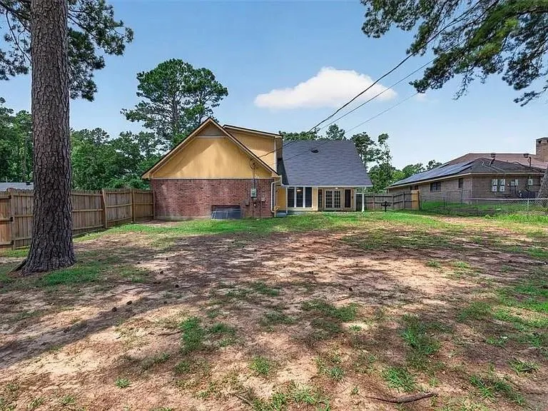 121 Deer Lane