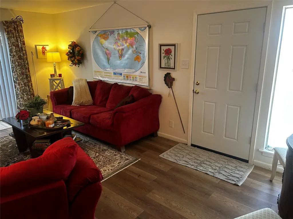 2600 Ivanhoe Lane #403