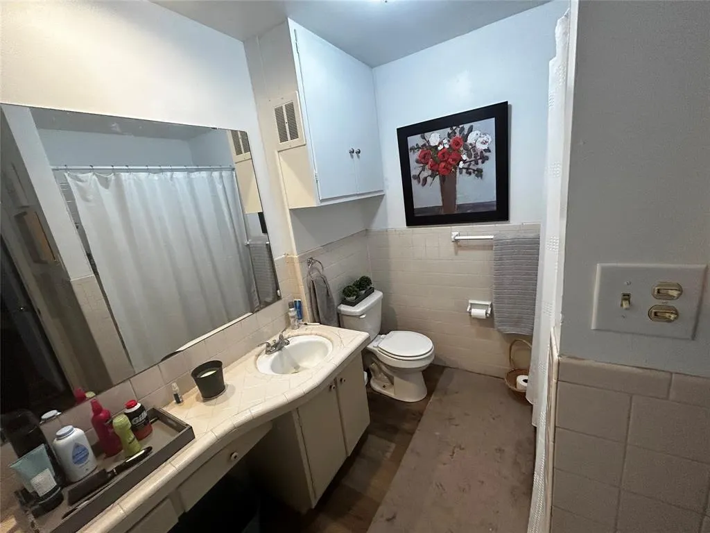 2600 Ivanhoe Lane #403
