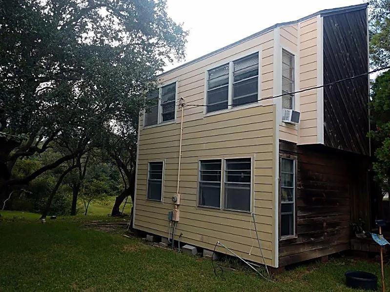 210 Oak Hollow Street