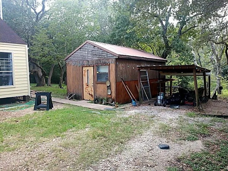 210 Oak Hollow Street