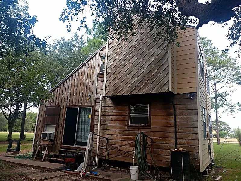 210 Oak Hollow Street