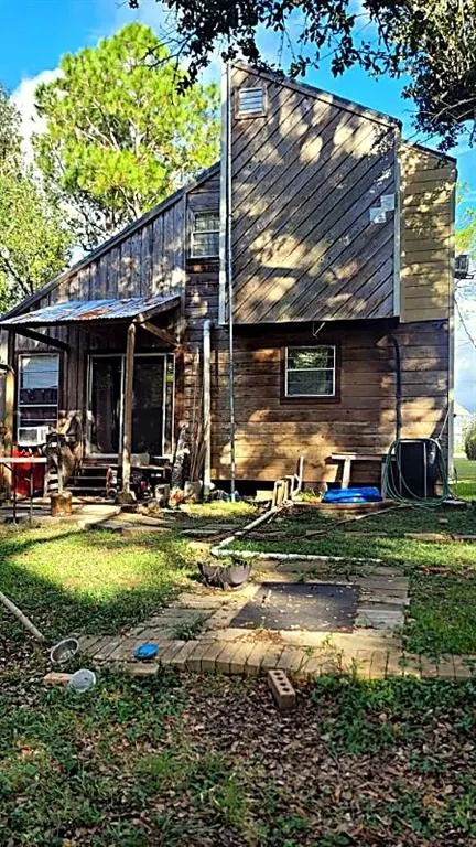 210 Oak Hollow Street