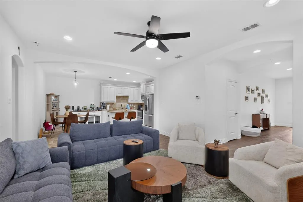 6606 Windward View Drive