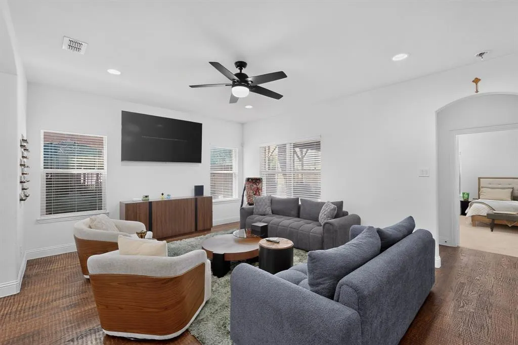 6606 Windward View Drive