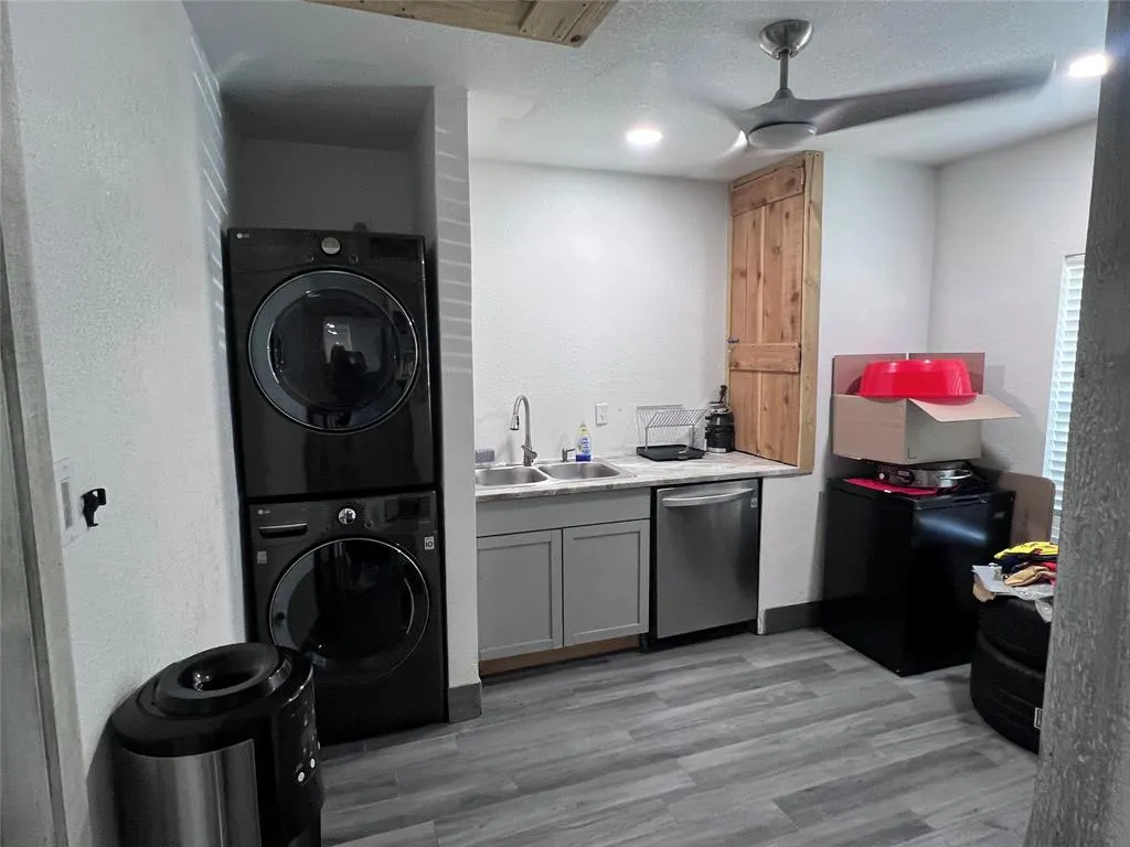 201 Darien Drive