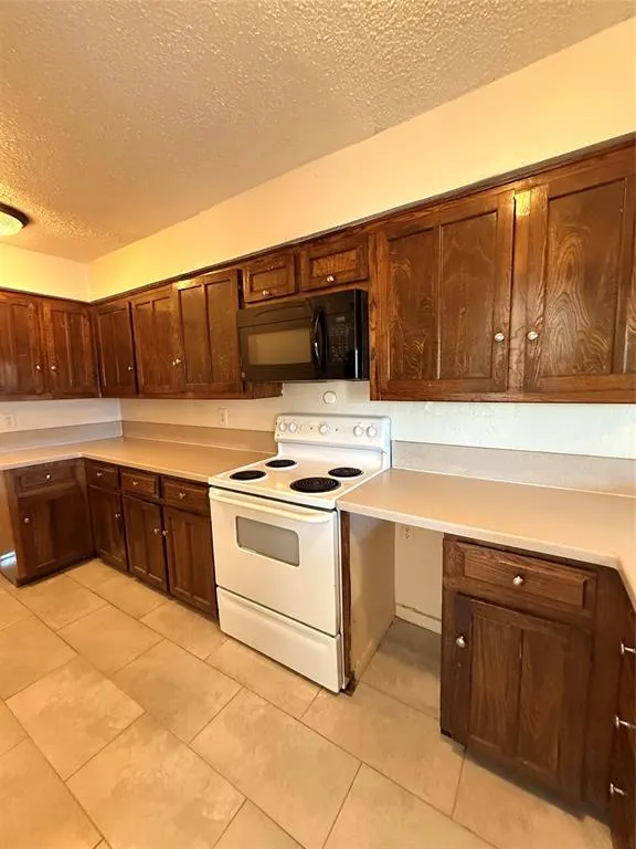 4146 Towngate Boulevard