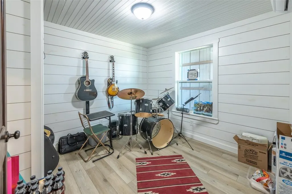 1868 County Road 3208