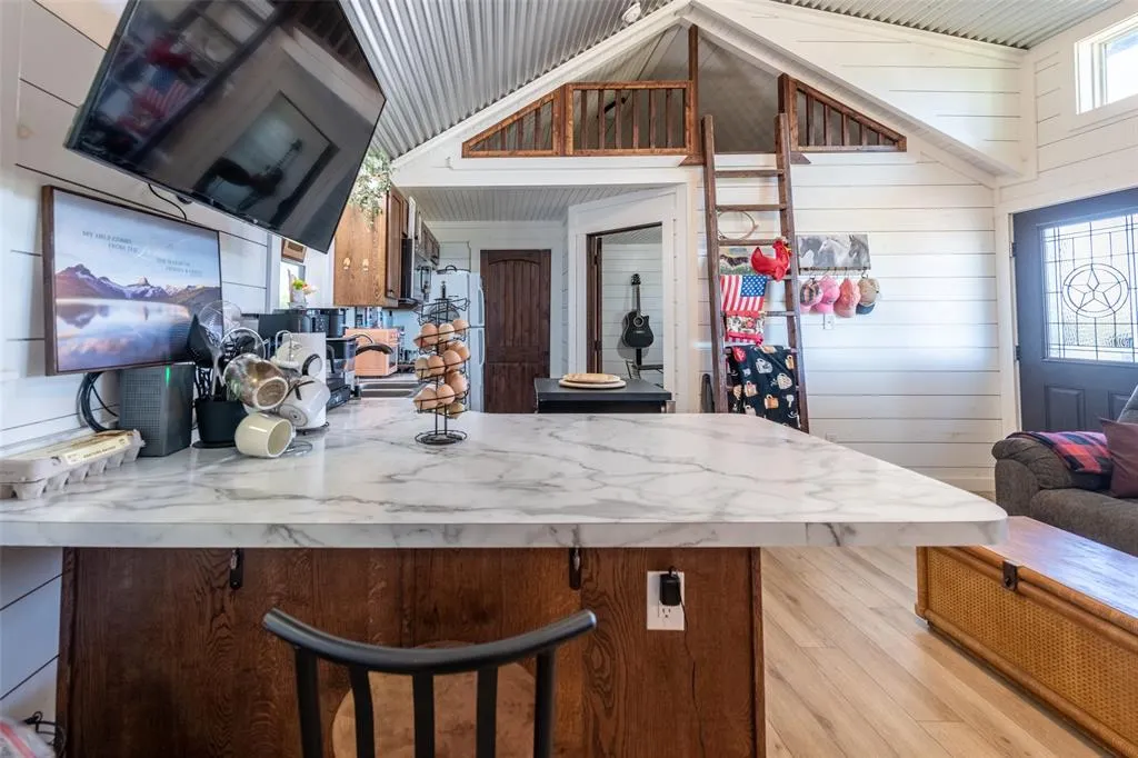 1868 County Road 3208