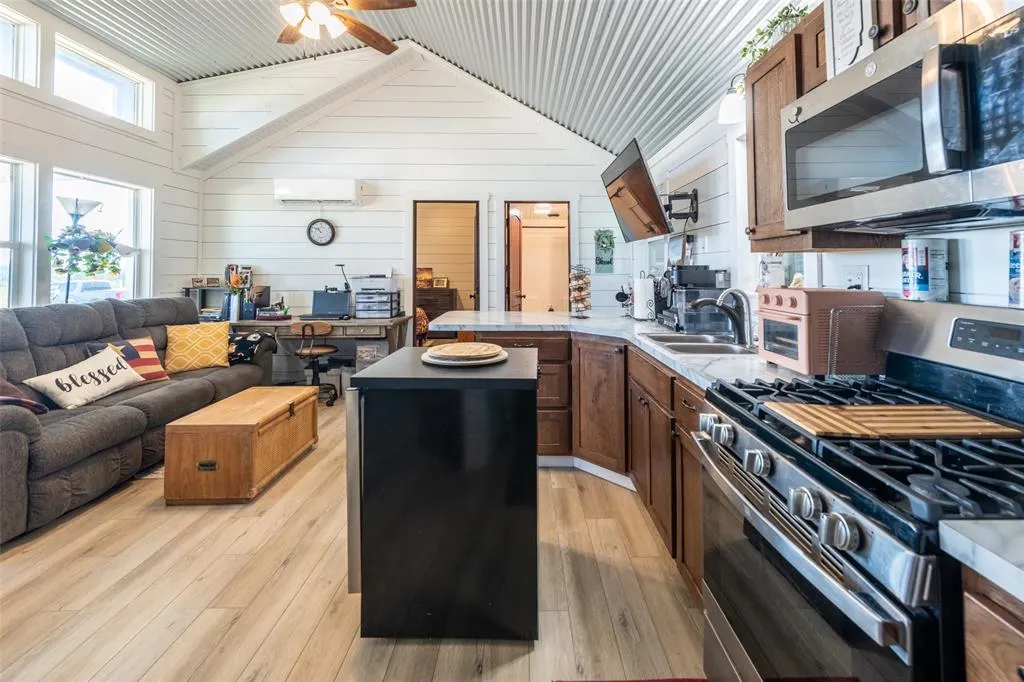 1868 County Road 3208