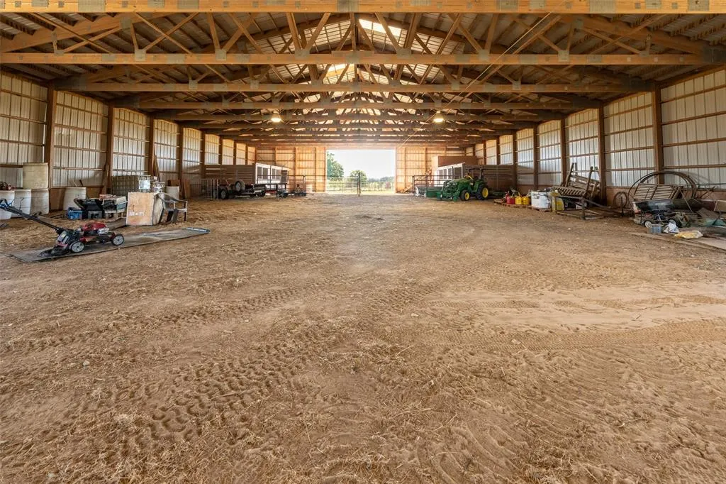 1868 County Road 3208