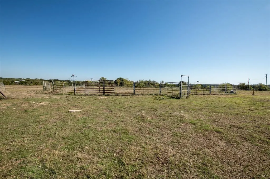 1868 County Road 3208
