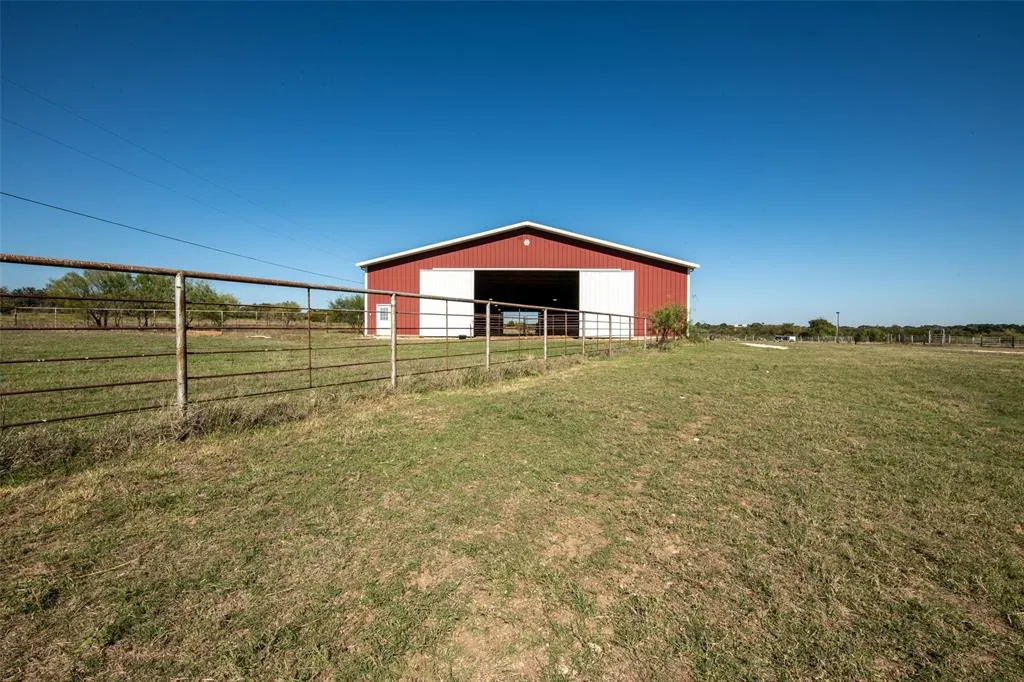 1868 County Road 3208