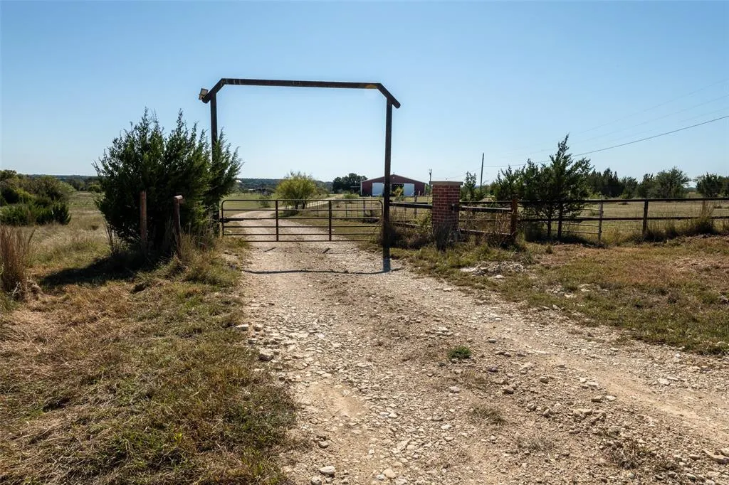 1868 County Road 3208