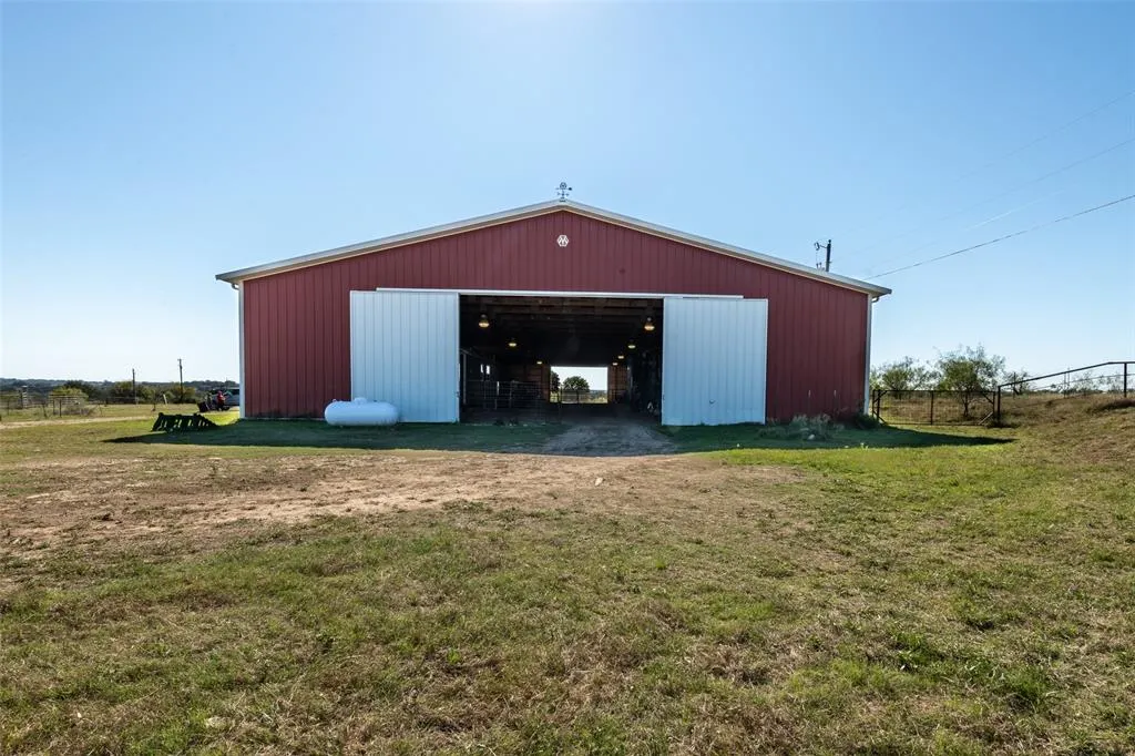 1868 County Road 3208