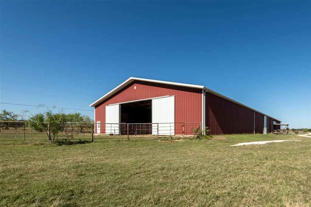 1868 County Road 3208