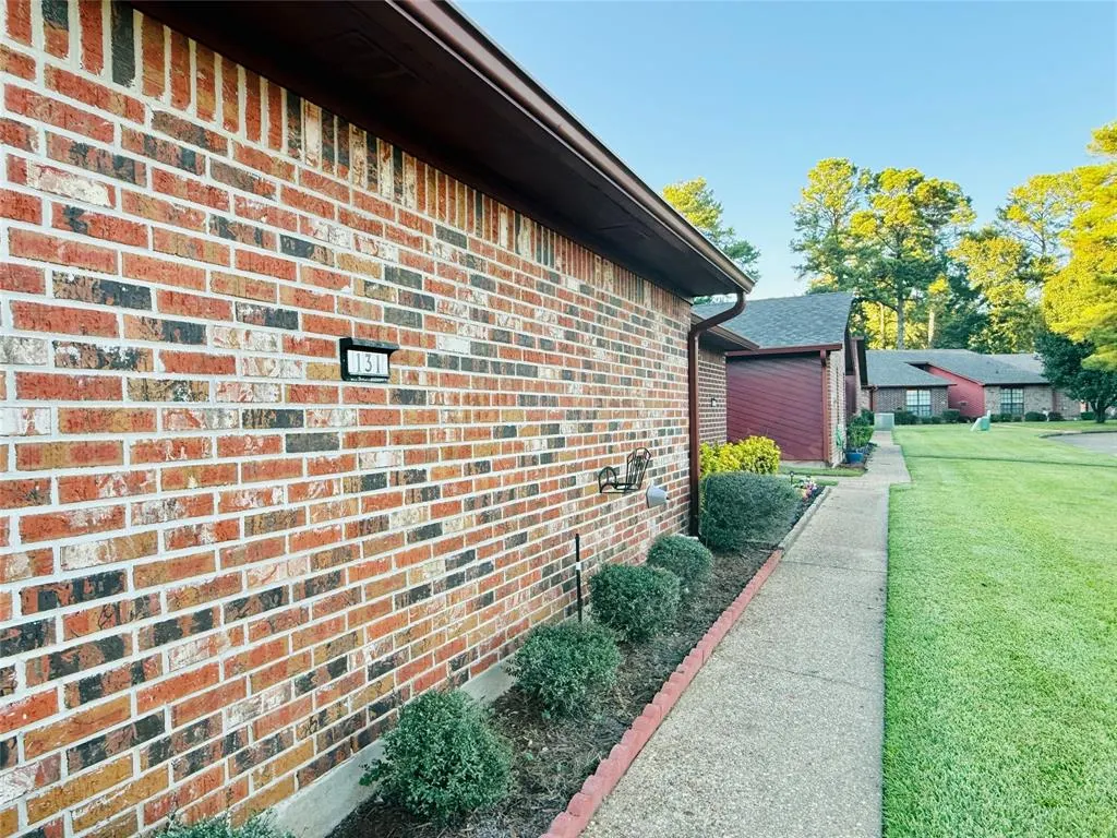 131 Fountain View