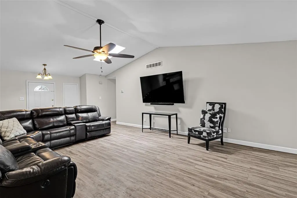 1644 Glenhill Lane