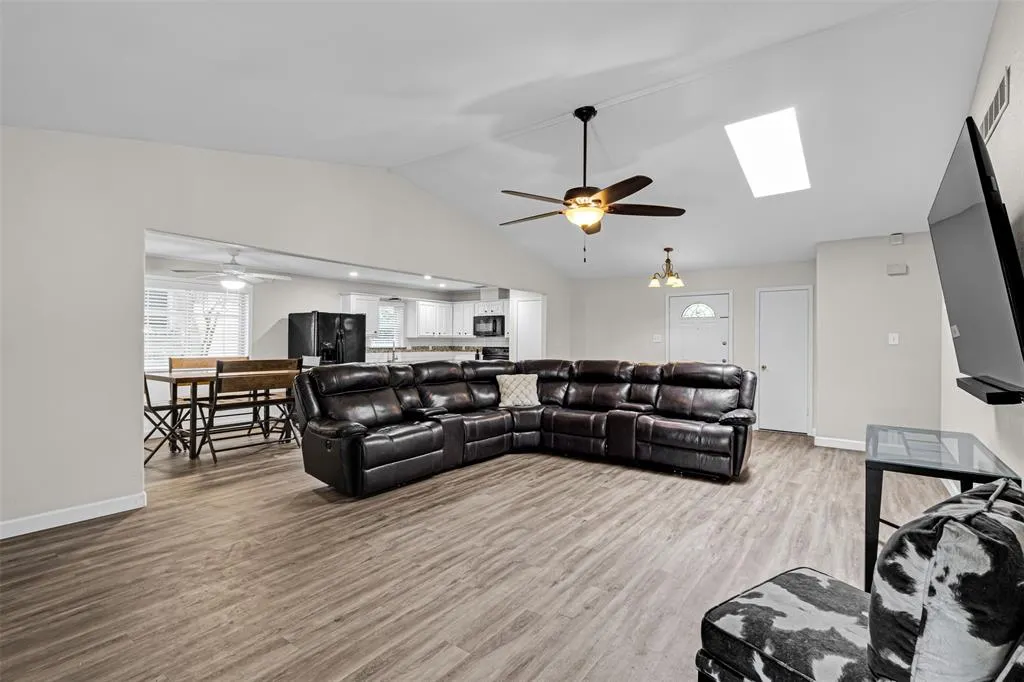 1644 Glenhill Lane