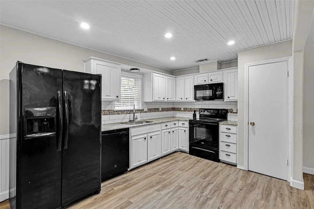 1644 Glenhill Lane