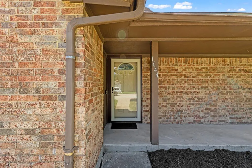 1644 Glenhill Lane