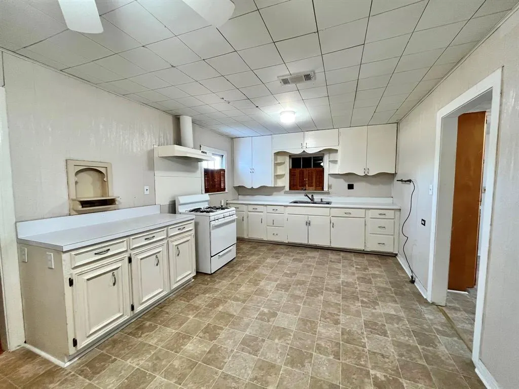 110 N Hwy 34 Street