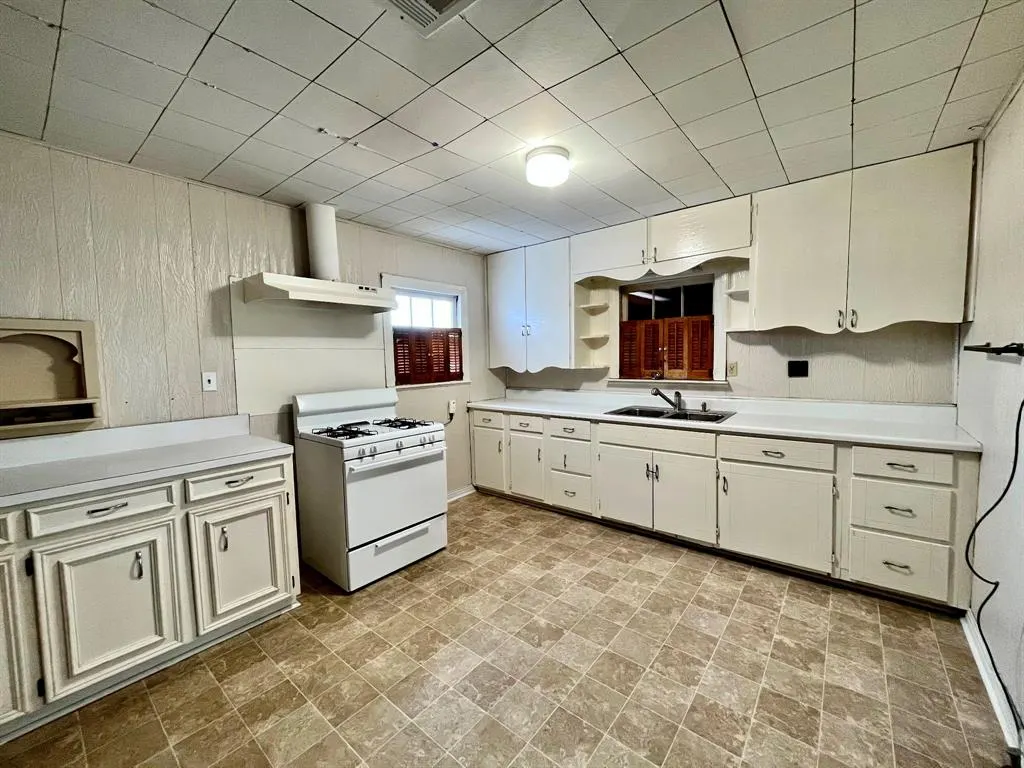 110 N Hwy 34 Street