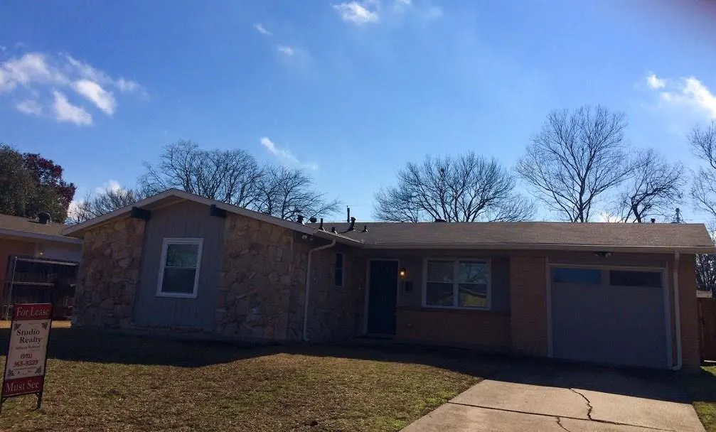 923 Wateka Way