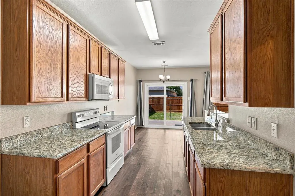 13121 Settlers Trail