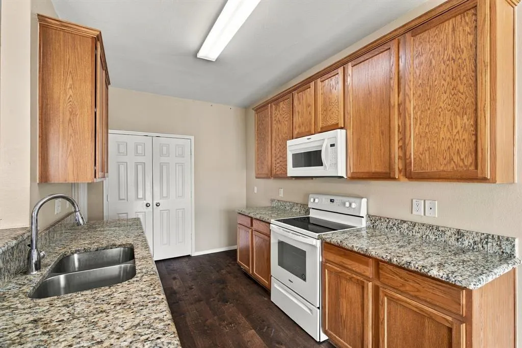 13121 Settlers Trail