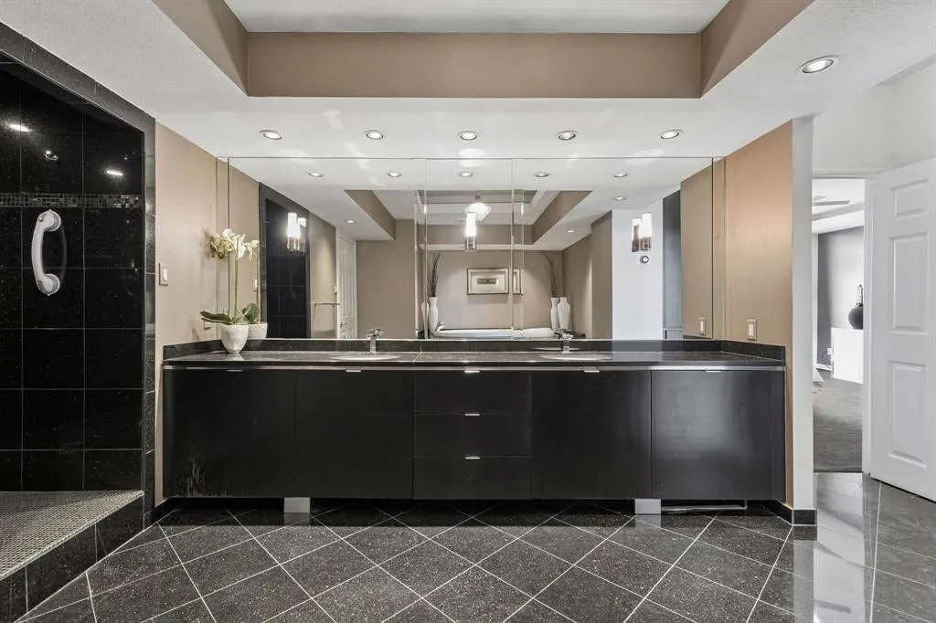 5200 Keller Springs Road #425 and 427