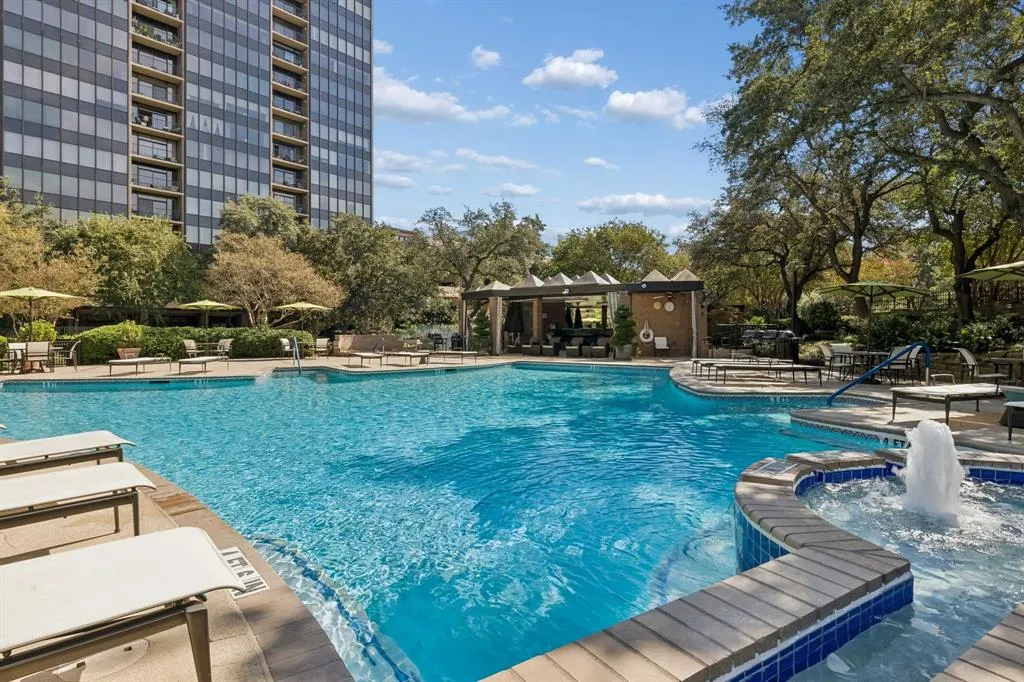 5200 Keller Springs Road #425 and 427