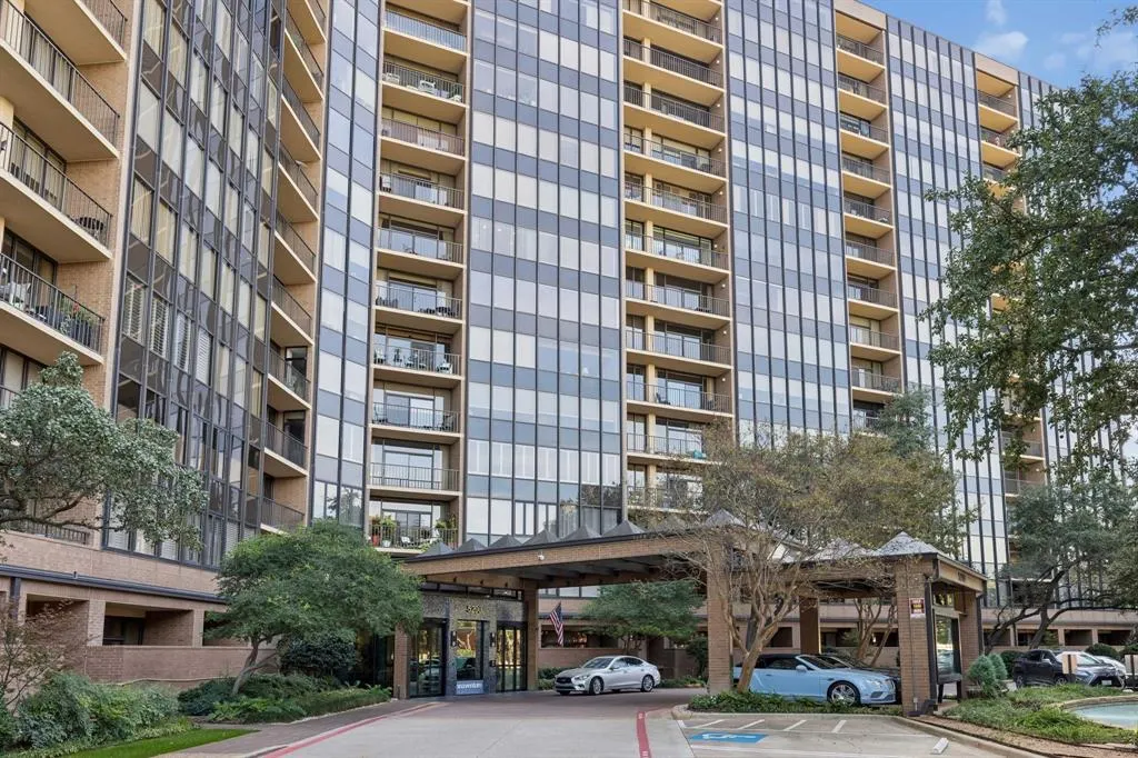 5200 Keller Springs Road #425 and 427