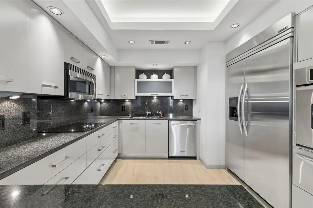 5200 Keller Springs Road #425 and 427