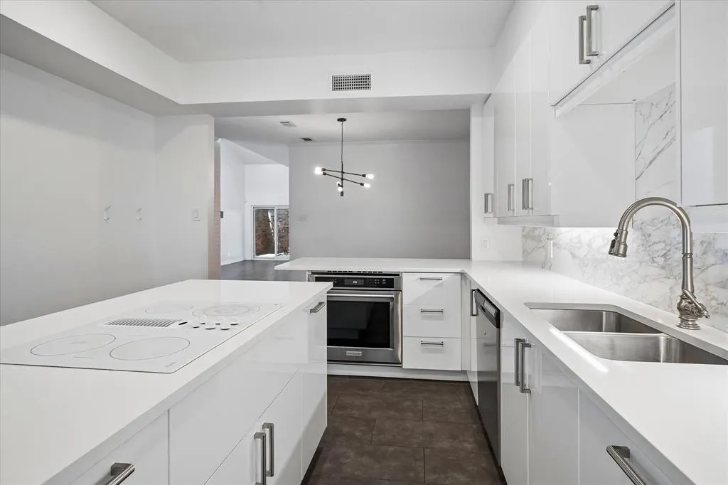 12446 Montego Plaza