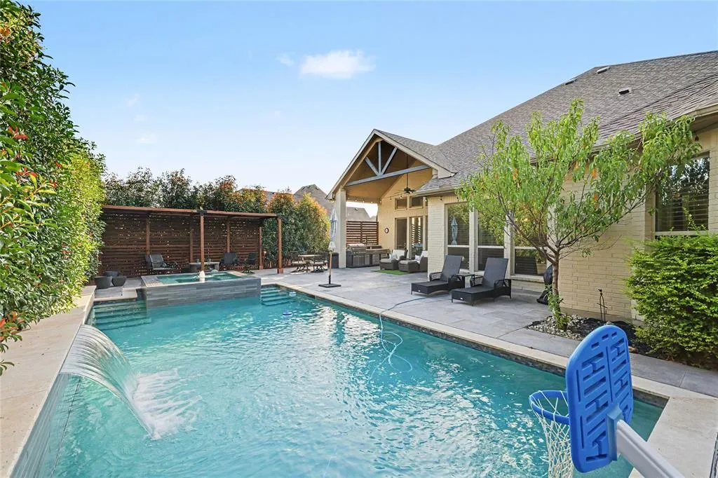 2204 Grafton Lane