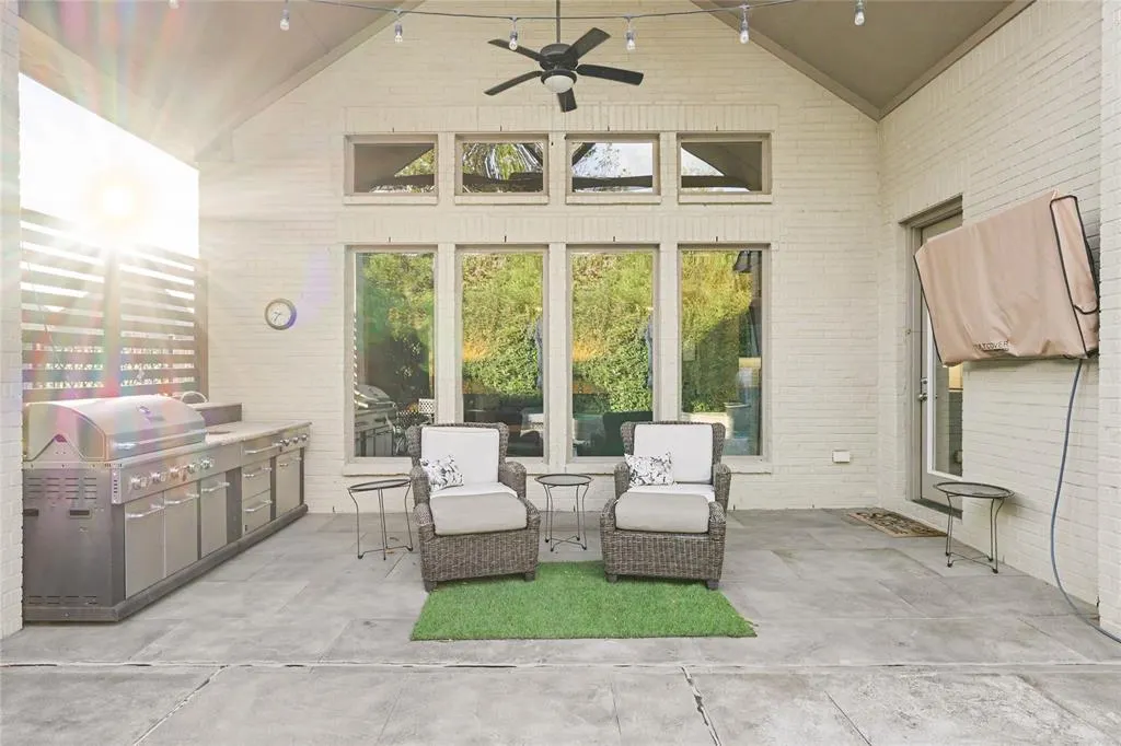 2204 Grafton Lane