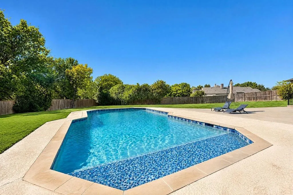 8781 Crestview Drive
