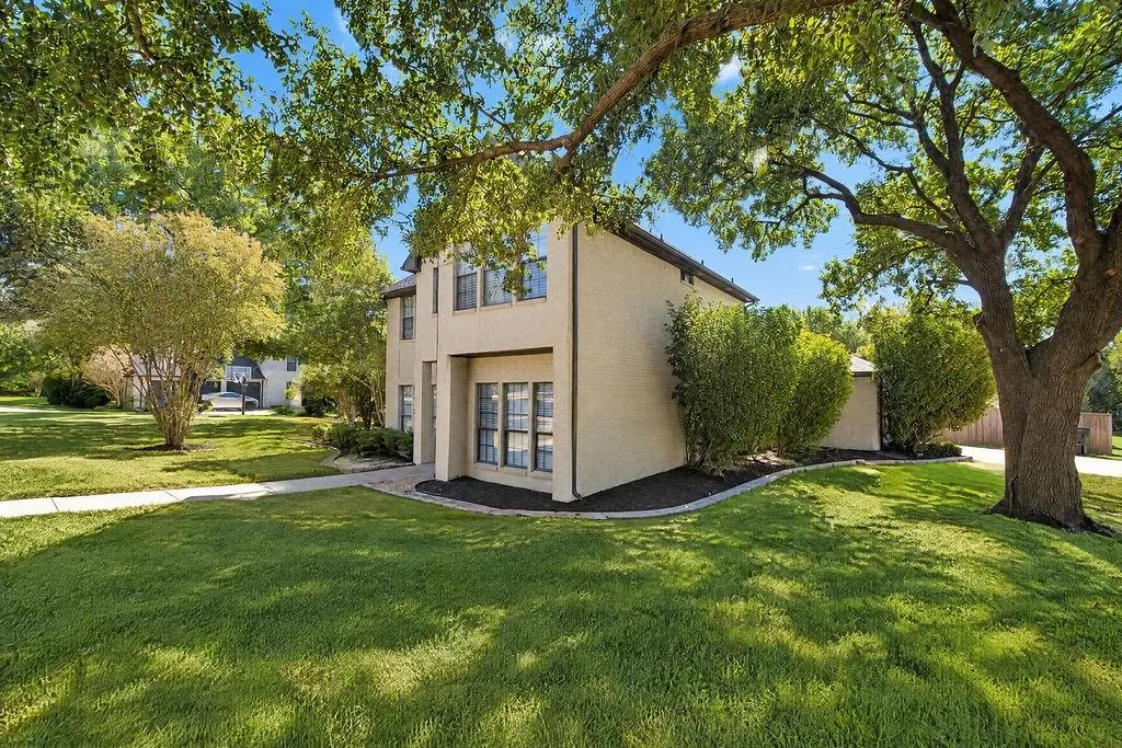 8781 Crestview Drive