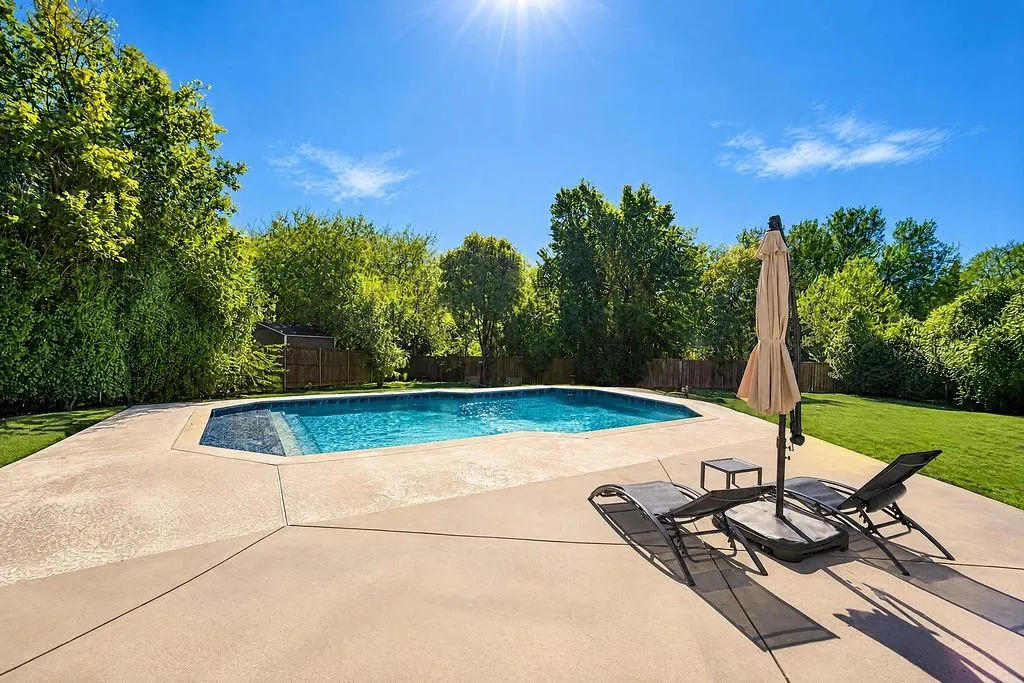 8781 Crestview Drive