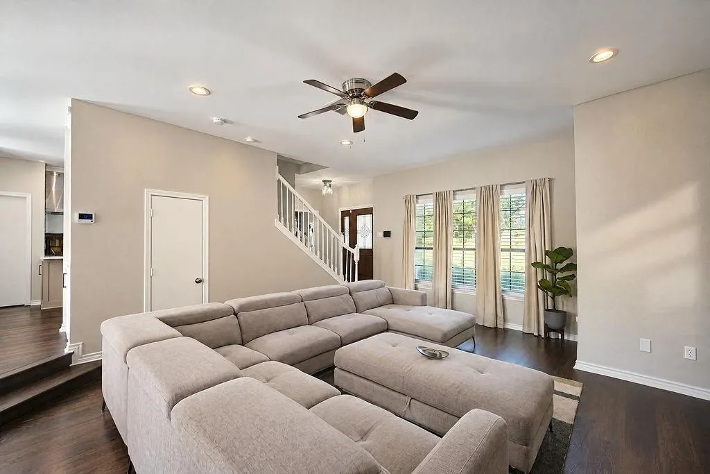 8781 Crestview Drive
