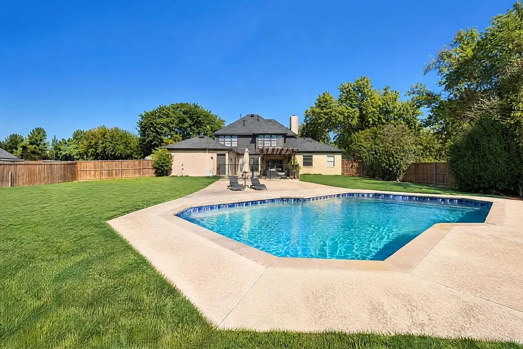 8781 Crestview Drive