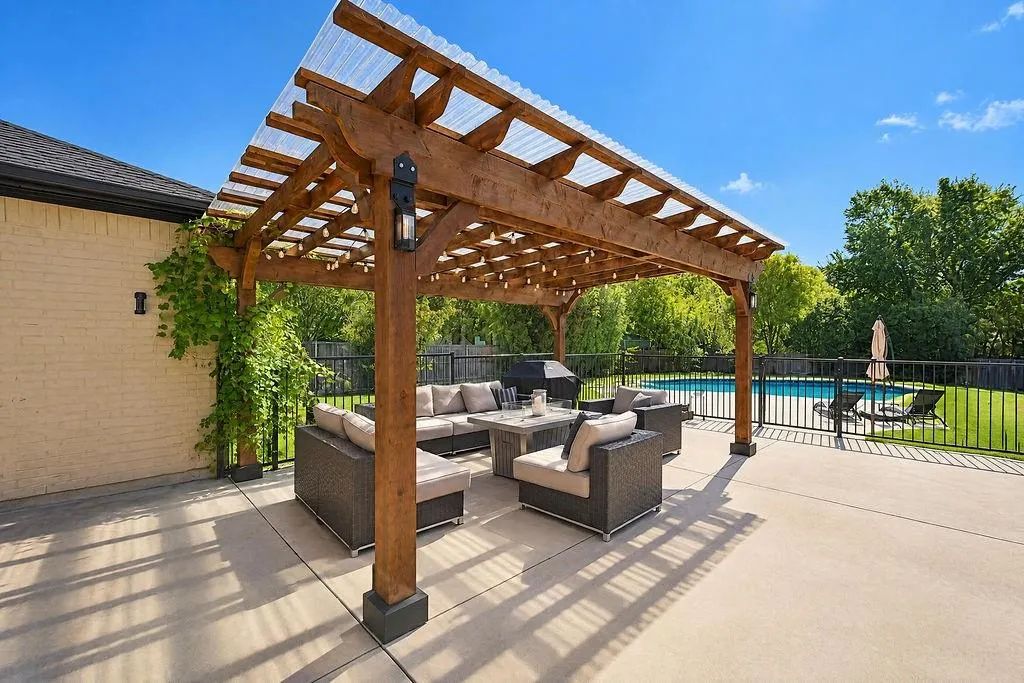 8781 Crestview Drive