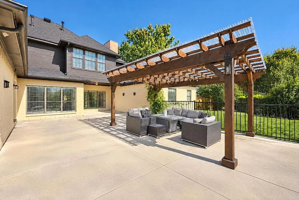 8781 Crestview Drive