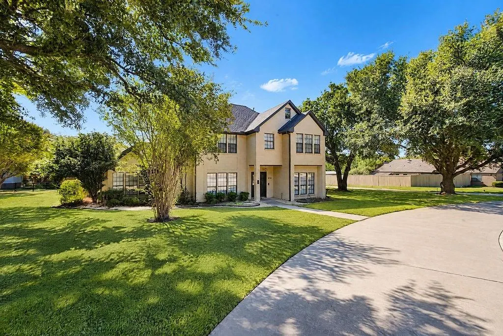 8781 Crestview Drive